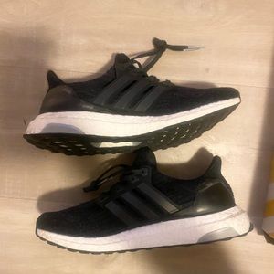 Authentic Adidas Ultraboost in Black & White size 6Y